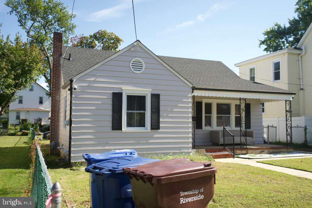 133 Heulings Avenue Riverside, NJ 08075 - Photo 3 of 31 a view of a house with lounge chair