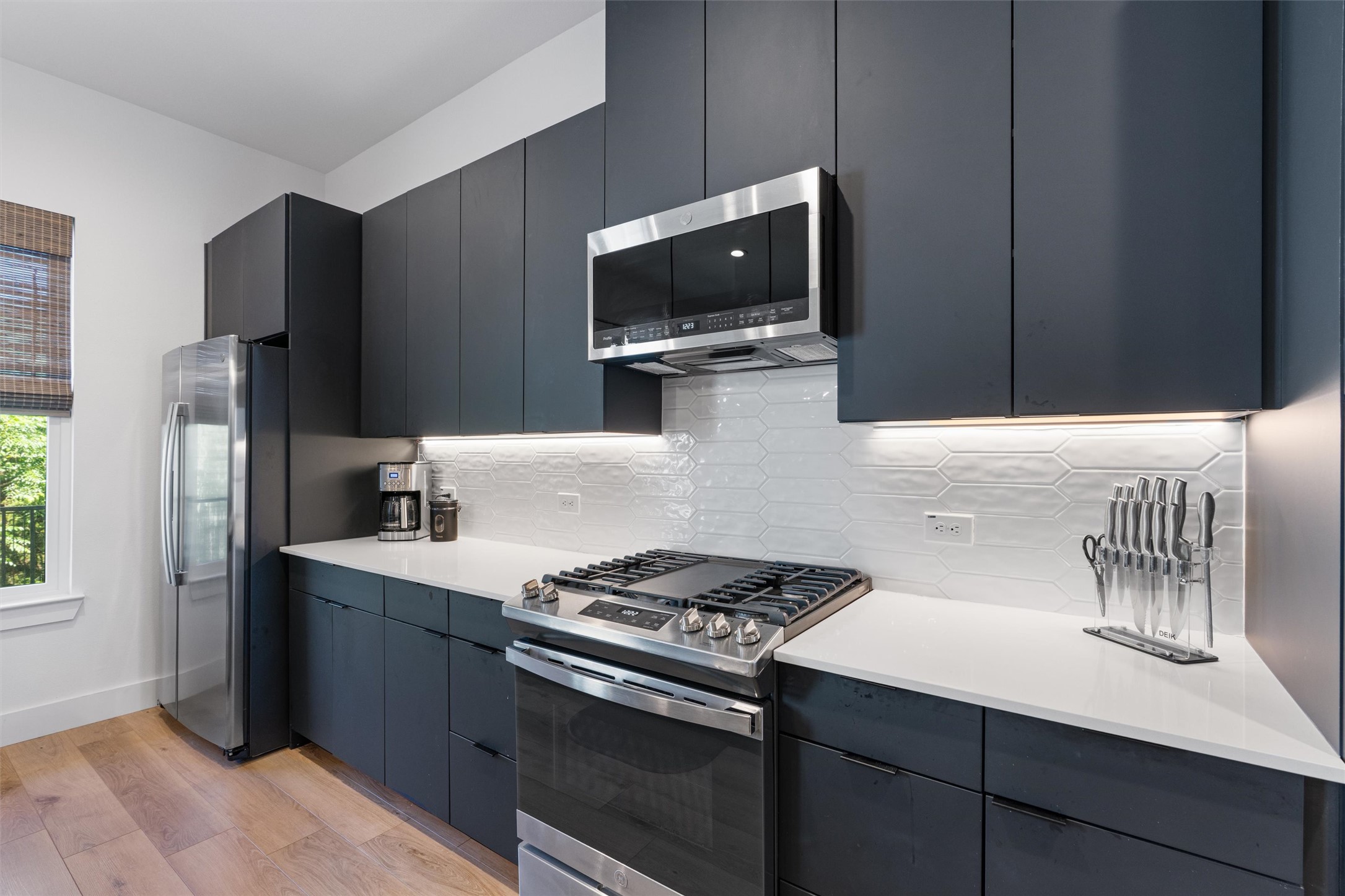 590 Old Mill Road, Unit 153 Cedar Park, TX 78613 - Photo 6 of 40 a kitchen with appliances a sink and a stove