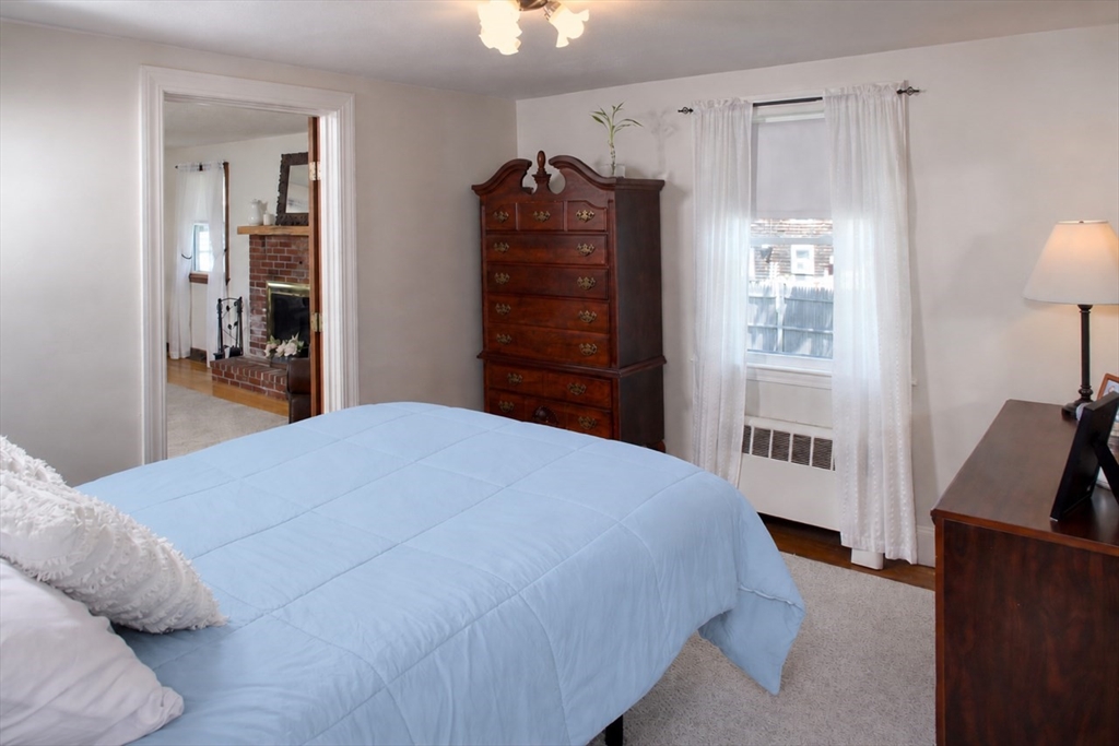 84 Newport Road Hull, MA 02045 - Photo 16 of 27