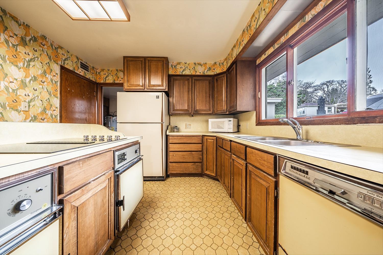 2615 Hillcrest Road Medford, OR 97504 - Photo 12 of 26 Additional Photo