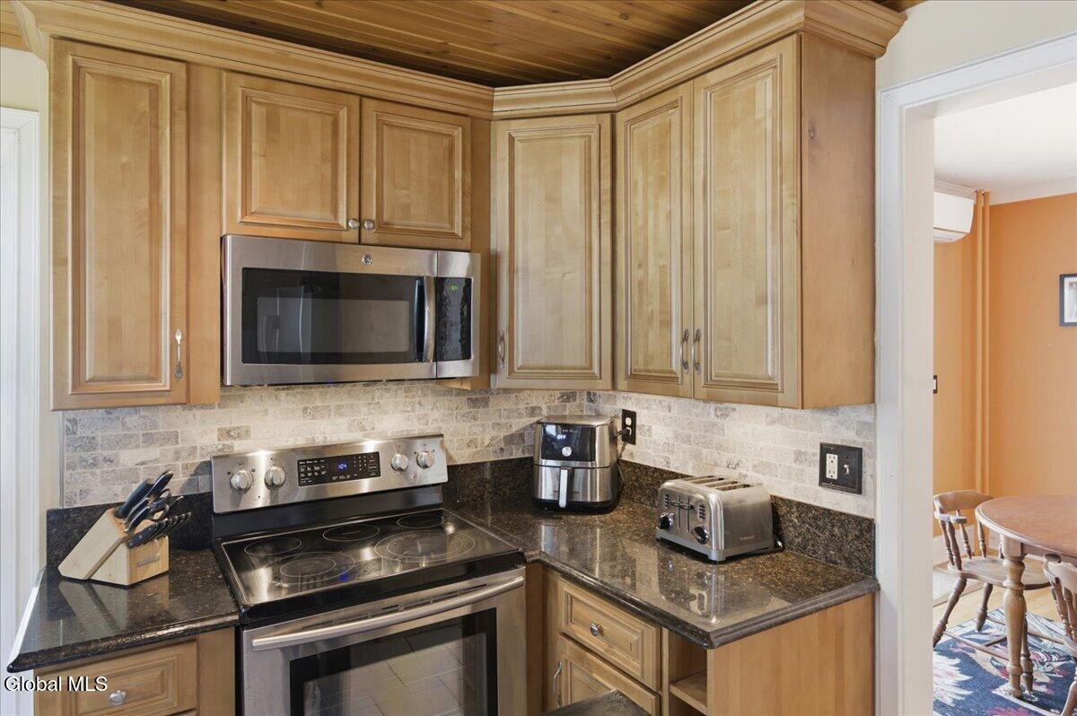 11 Freeman Road Albany, NY 12208 - Photo 12 of 34 12) 72433-6a24b2c00318c
