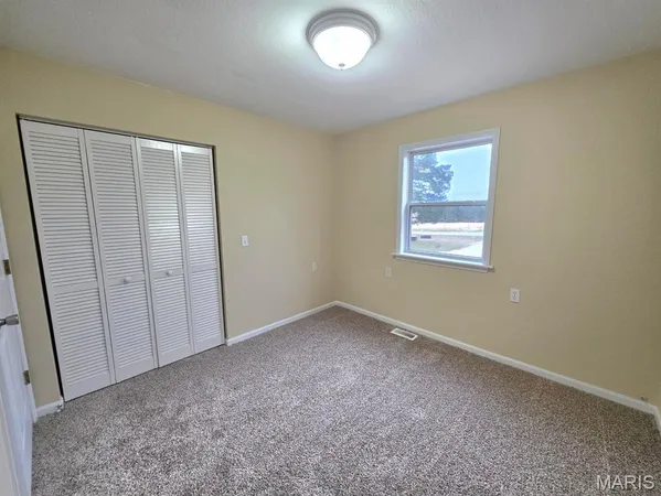 $179,900 | 810 Cleveland Road, Houston, MO 65483