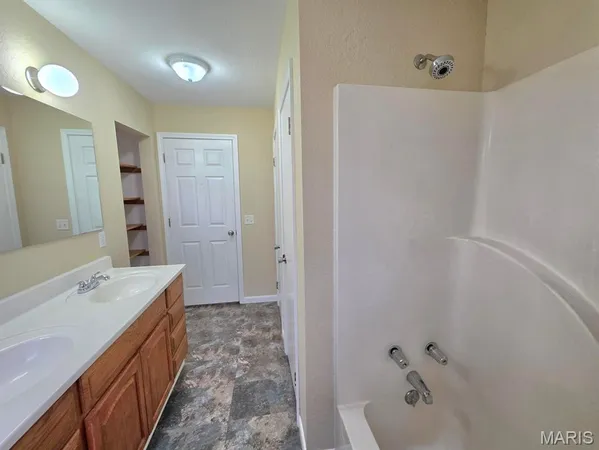 $179,900 | 810 Cleveland Road, Houston, MO 65483