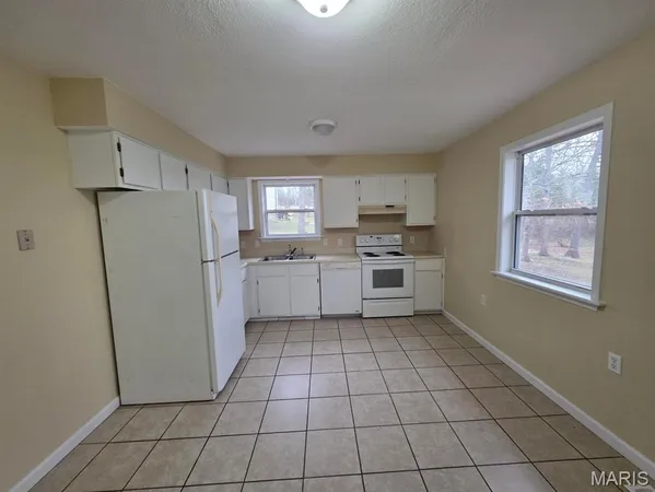 $179,900 | 810 Cleveland Road, Houston, MO 65483