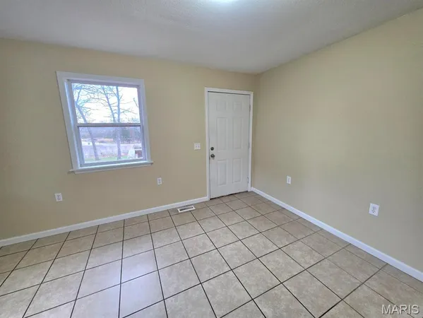 $179,900 | 810 Cleveland Road, Houston, MO 65483