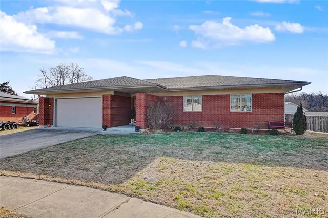 $315,000 | 612 Ray Henry Way, Hillsboro, MO 63050