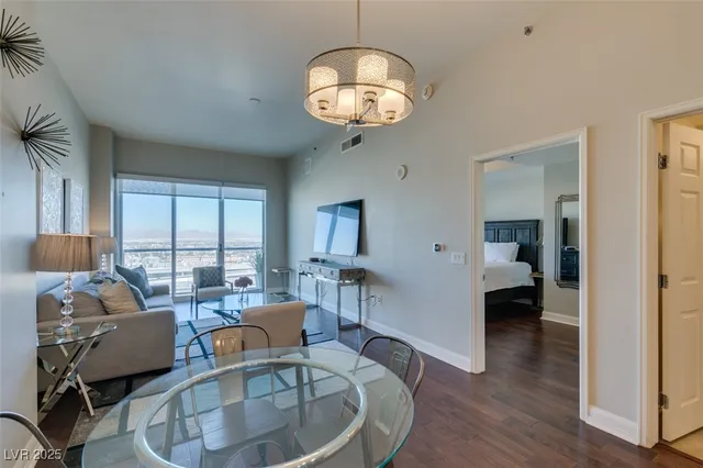 $2,050 | 150 South Las Vegas Boulevard, Unit 1618, Las Vegas, NV 89101