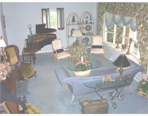 820 Shenango Road Beaver Falls, PA 15010 - Photo 5 of 15 Living Room.
