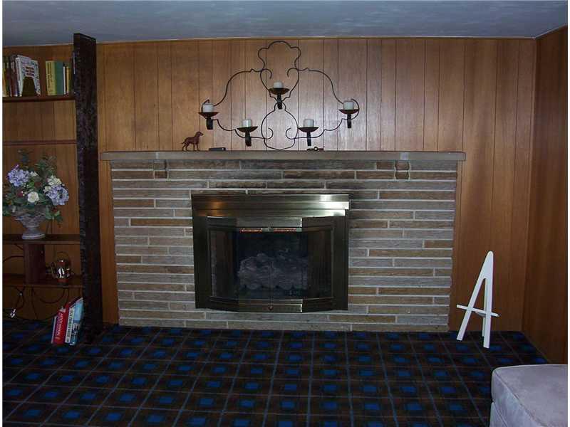 820 Shenango Road Beaver Falls, PA 15010 - Photo 9 of 15 Family Room. family room