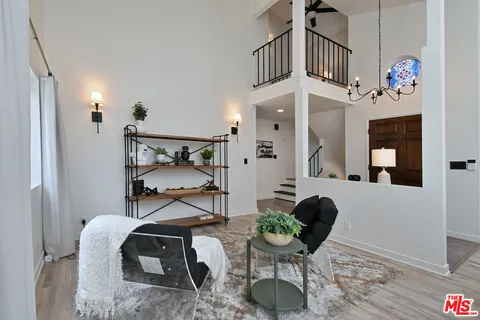$1,085,000 | 22522 Avenue San Luis, Woodland Hills, CA 91364