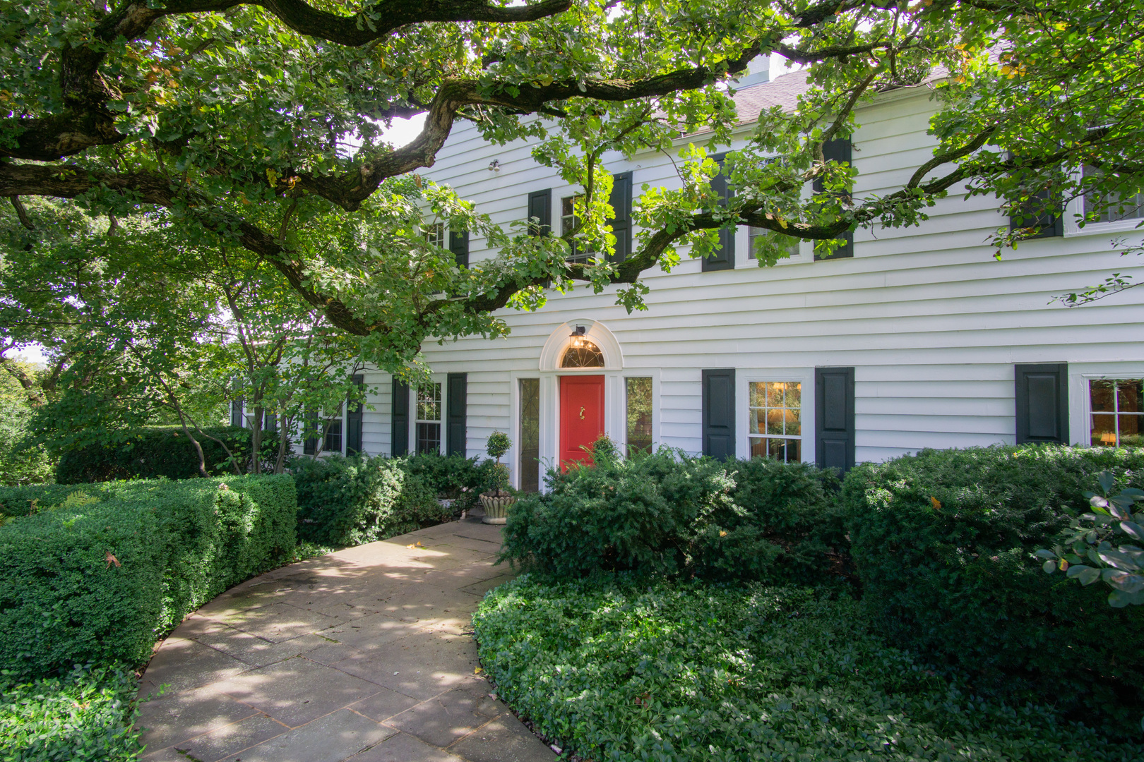 136 North Inverway Road Inverness, IL 60067 - Photo 2 of 34