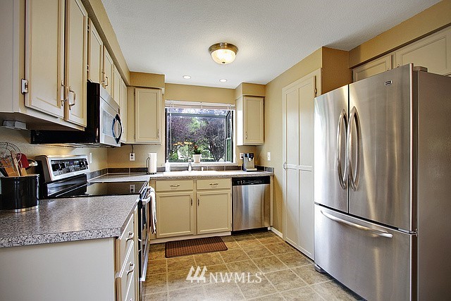 23518 13th Place West Bothell, WA 98021 - Photo 4 of 12