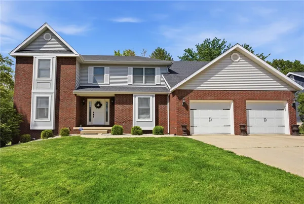 $525,000 | 700 Park Hills Drive, Effingham, IL 62401