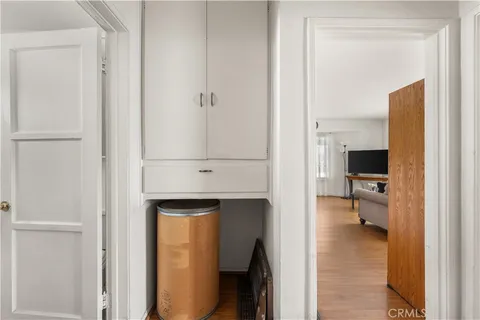 a picture of floor with a white wall