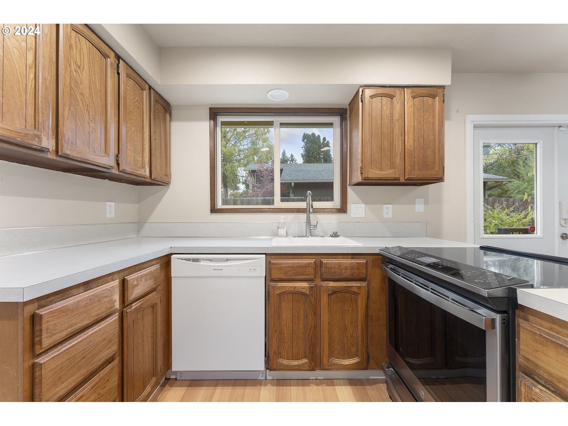13265 Southwest Barlow Road Beaverton, OR 97008 - Photo 13 of 48 Gallery Image 13