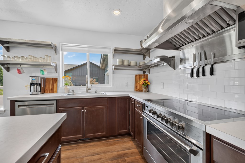1023 Kaitlyn Loop McCall, ID 83638 - Photo 11 of 38 Induction range