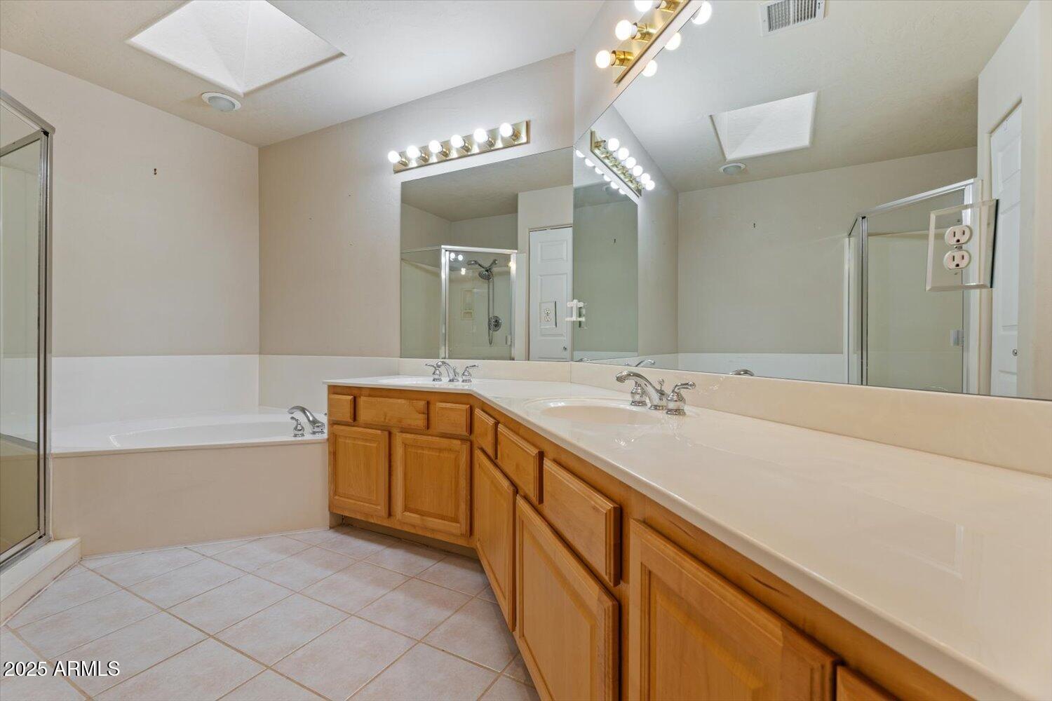 6002 North 5th Place Phoenix, AZ 85014 - Photo 17 of 26 Master bath2
