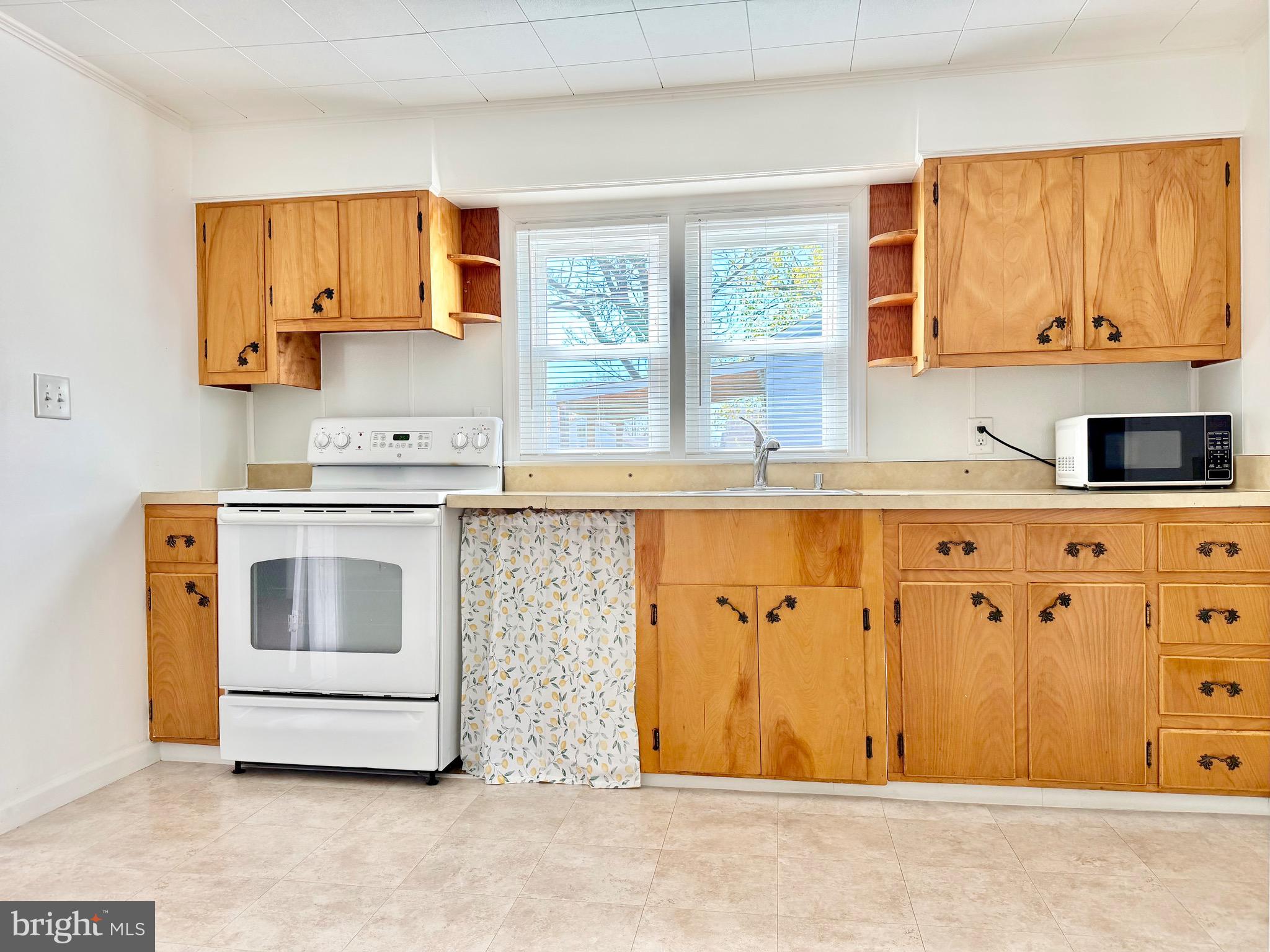 557 Compass Road East Middle River, MD 21220 - Photo 10 of 27 Kitchen