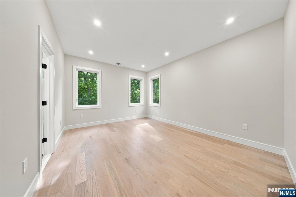 914 Hammond Road Ridgewood, NJ 07450 - Photo 34 of 50 Gallery Image 34