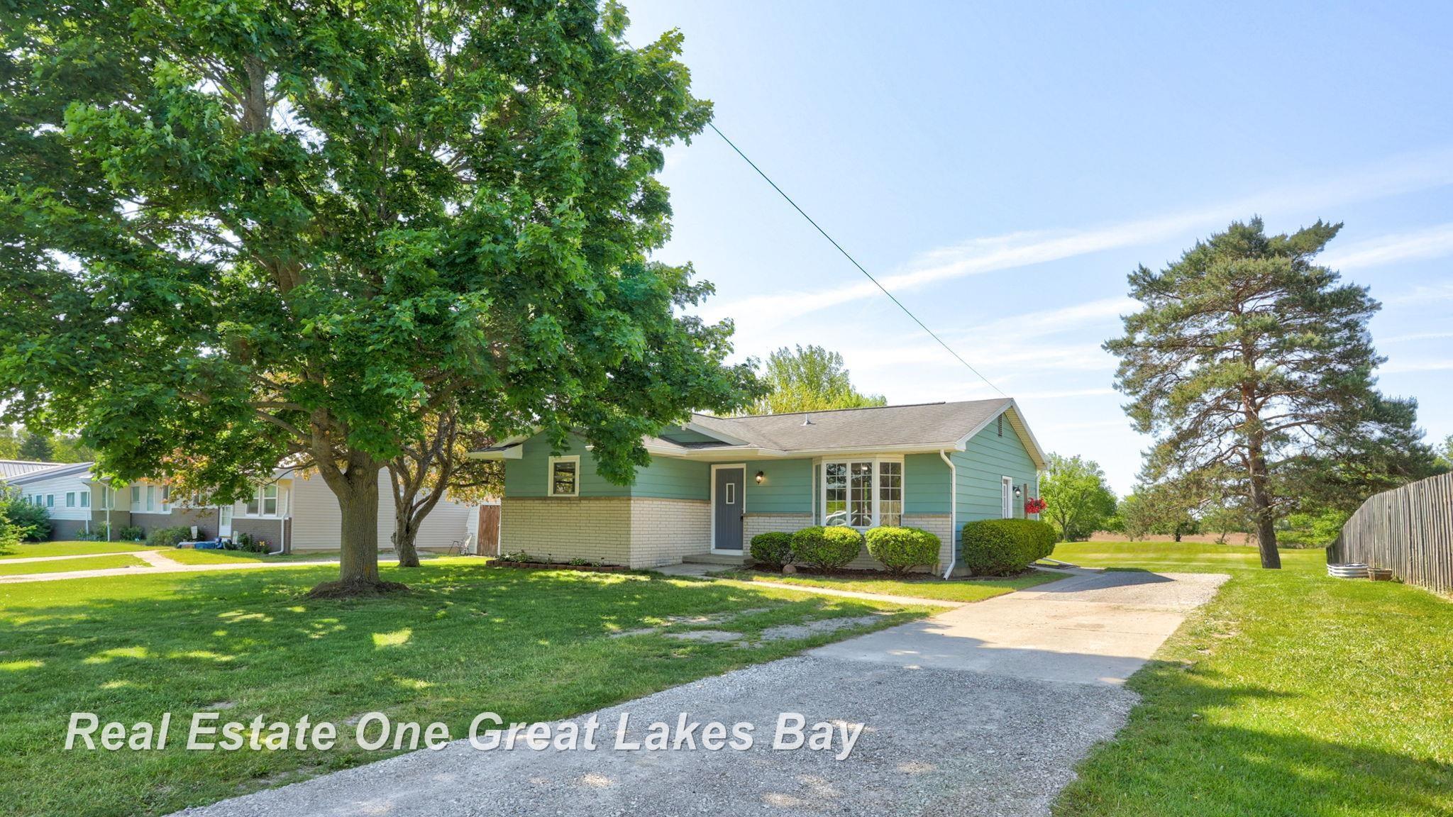1813 Van Geisen Road Caro, MI 48723 - Photo 35 of 38