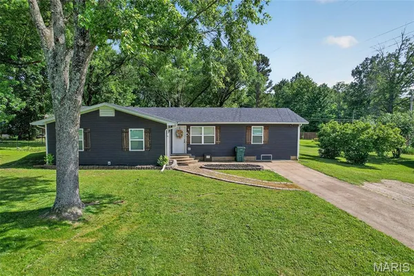 $215,000 | 421 Harris Lane, Lebanon, MO 65536