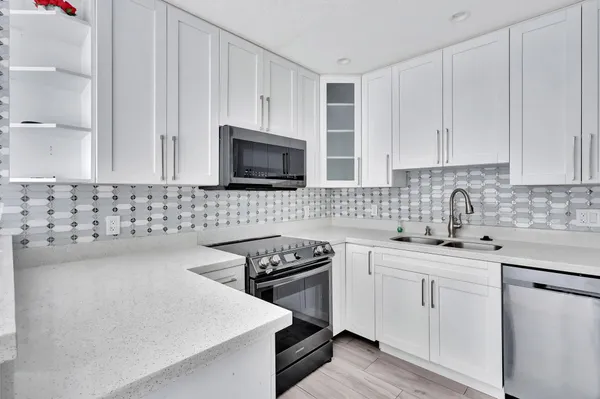 $1,900 | 810 Lake Shore Drive, Unit 44, Lake Park, FL 33403