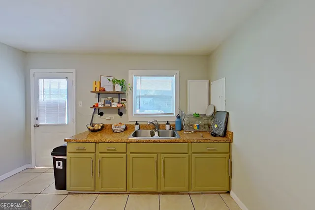 a view of a livingroom with furniture
