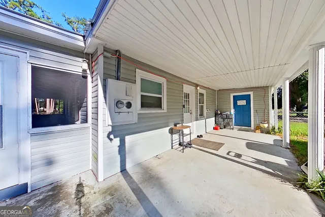 a house with swimming pool in front of it