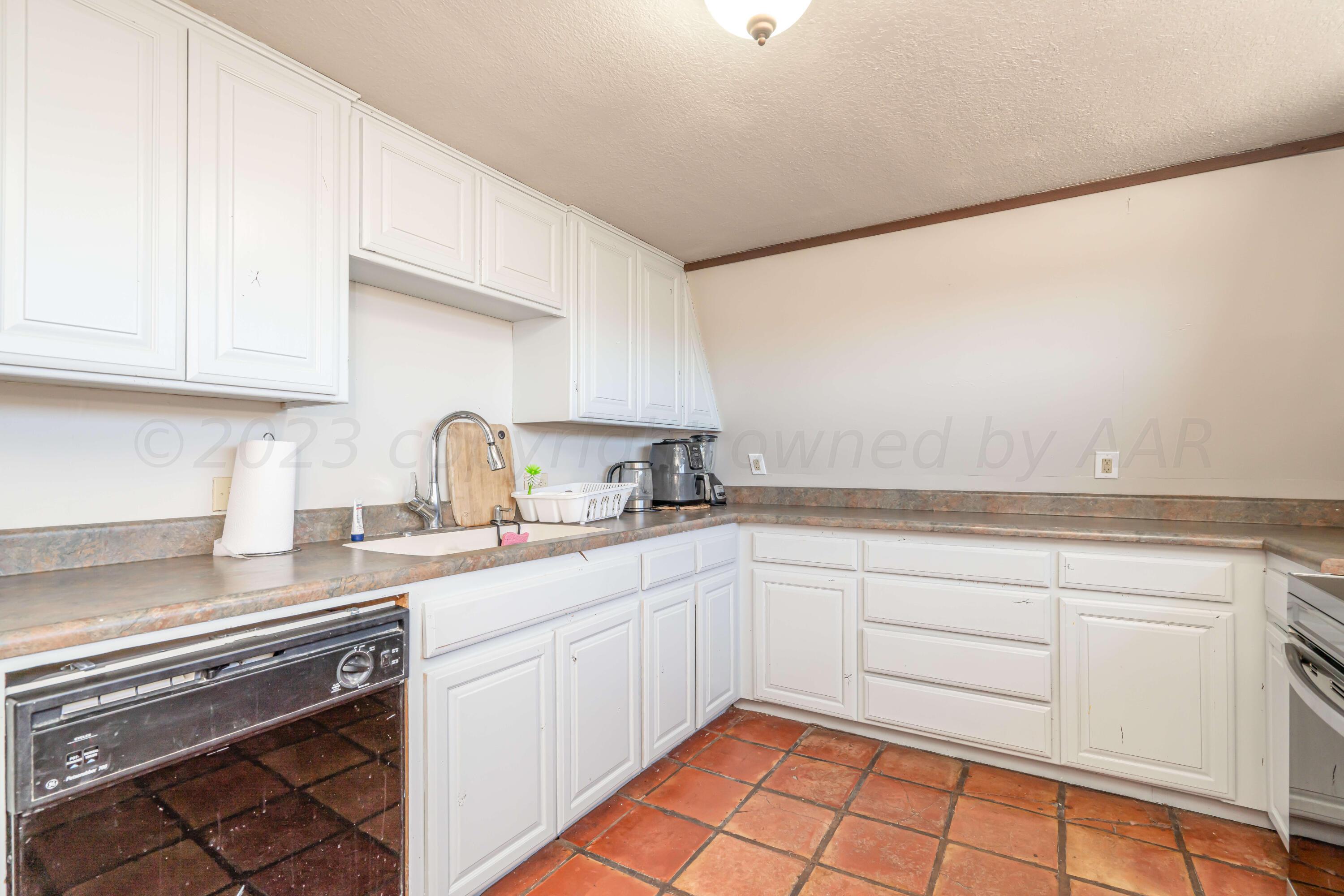 676 Cherokee Road Fritch, TX 79036 - Photo 21 of 62 676 Cherokee_-18 KITCHEN