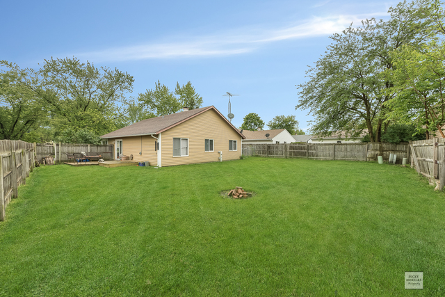 76 Fernwood Road Montgomery, IL 60538 - Photo 12 of 13 a view of a house with backyard and garden