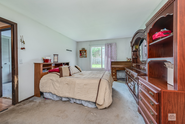 76 Fernwood Road Montgomery, IL 60538 - Photo 10 of 13 a living room with furniture and a flat screen tv