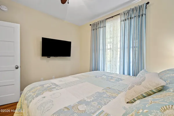 $1,369,000 | 127 Sea Dunes Drive, Emerald Isle, NC 28594