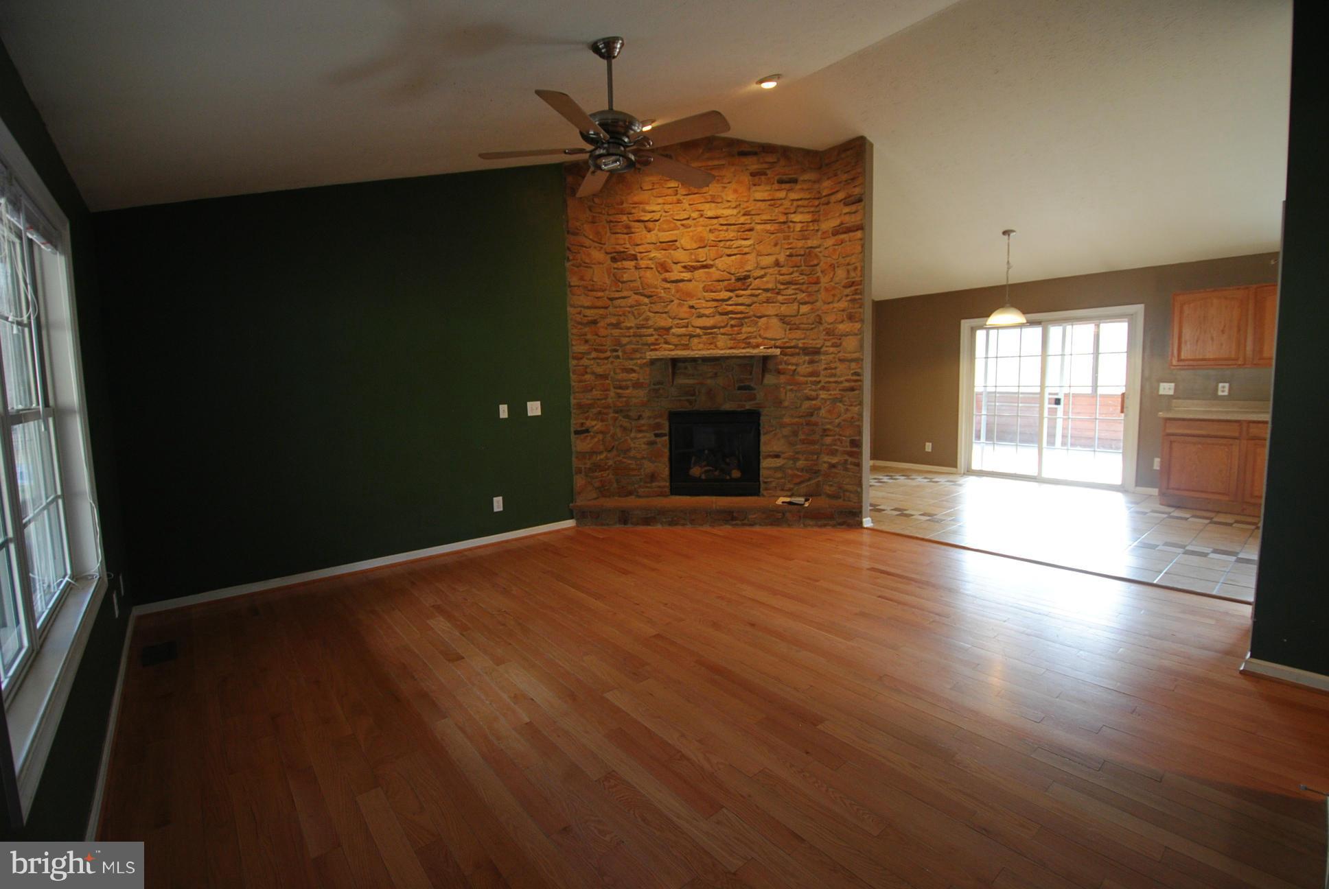 383 Old Oregon Road Front Royal, VA 22630 - Photo 7 of 29 Living Room