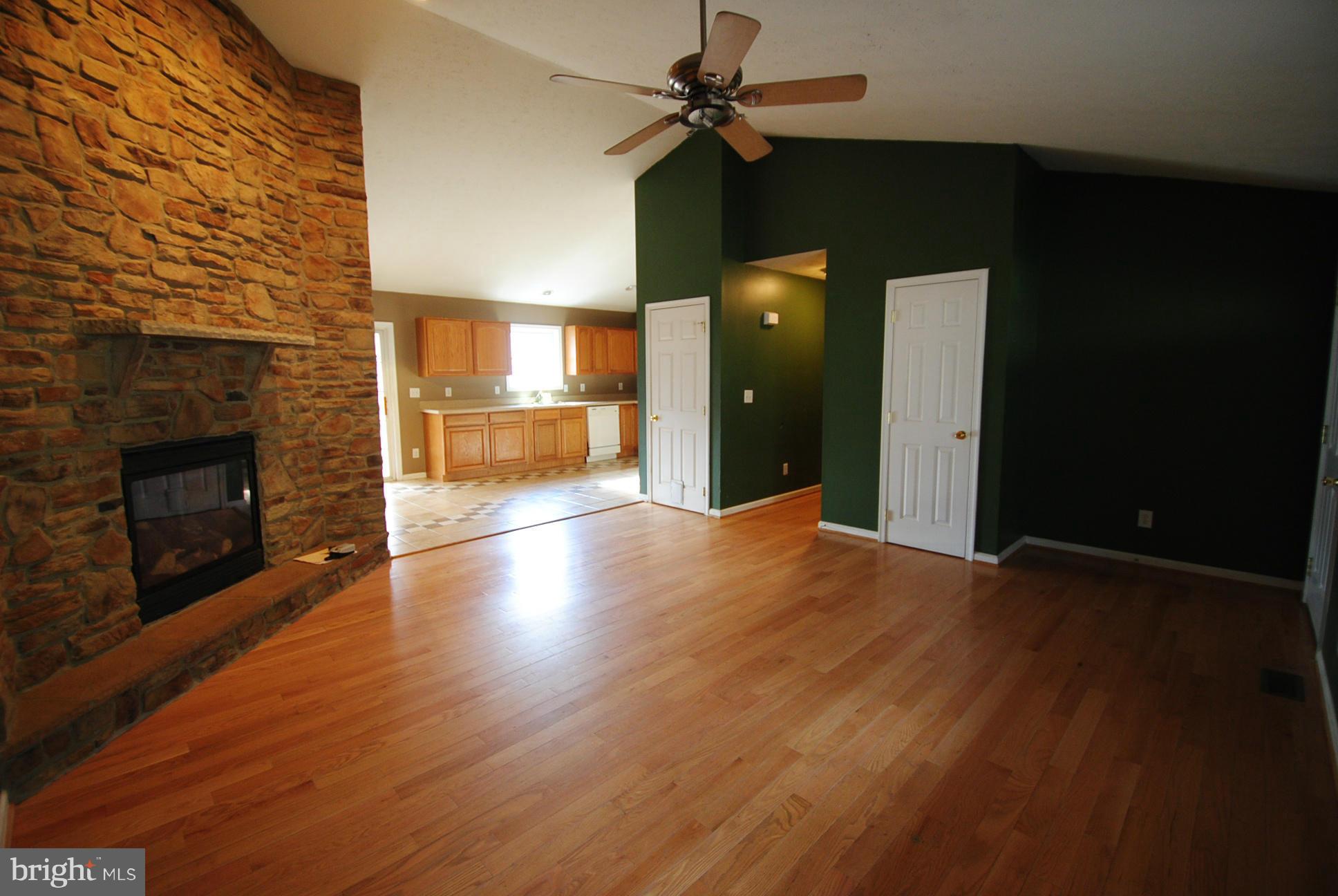 383 Old Oregon Road Front Royal, VA 22630 - Photo 8 of 29 Living Room