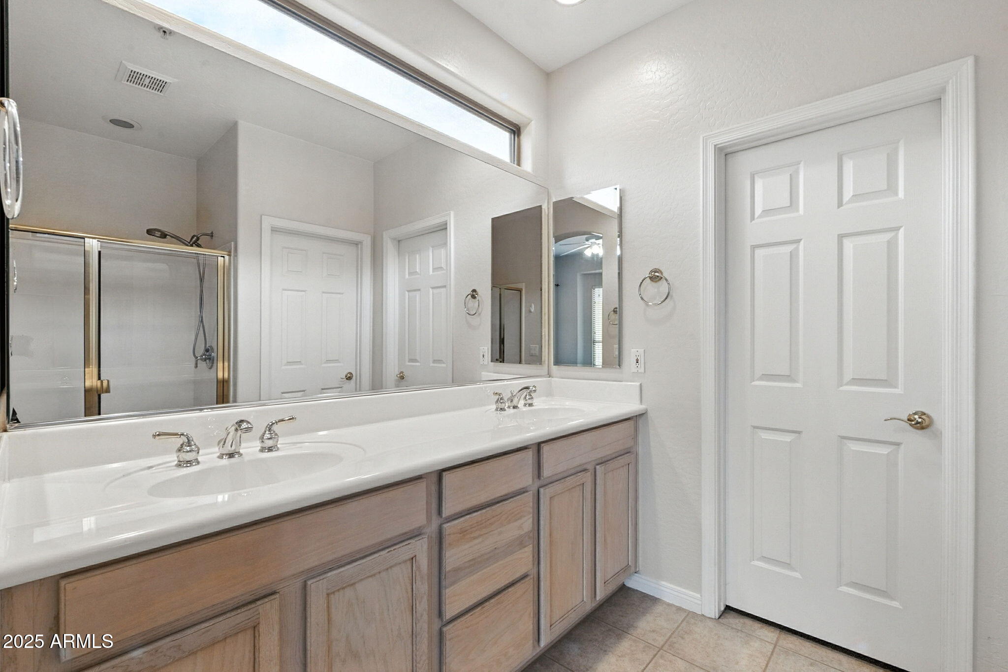 16420 North Thompson Peak Parkway, Unit 2031 Scottsdale, AZ 85260 - Photo 25 of 30 a bathroom with double sink and a mirror
