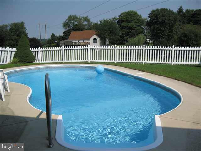 30 Blue Ribbon Drive Elizabethtown, PA 17022 - Photo 3 of 12 Gallery Image 3