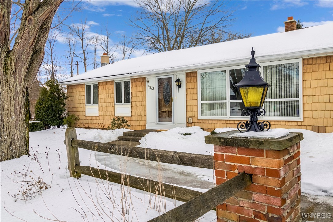 6872 Townline Road Wheatfield, NY 14120 - Photo 7 of 36