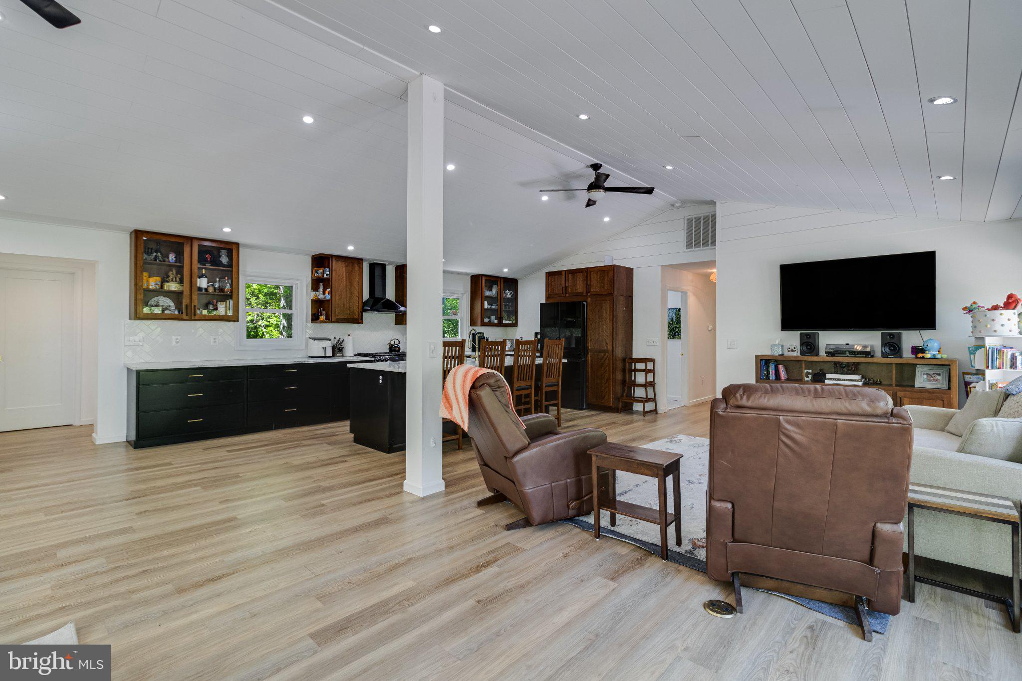 43671 Sunny Ridge Lane Hollywood, MD 20636 - Photo 20 of 45 Spacious modern living area awaits you.