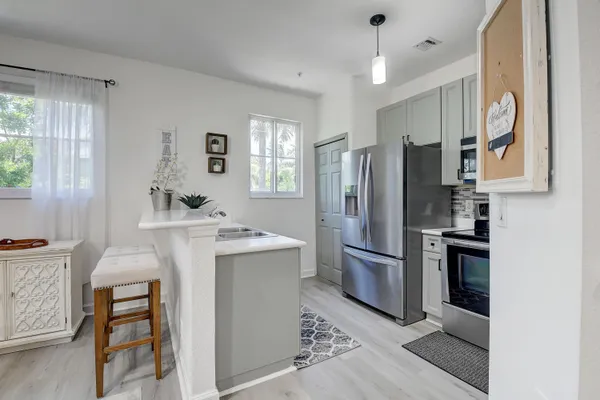 $3,900 | 525 Bayfront Drive, Boynton Beach, FL 33435