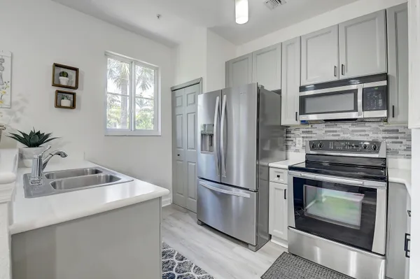 $3,900 | 525 Bayfront Drive, Boynton Beach, FL 33435