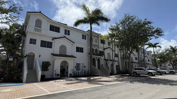 $3,900 | 525 Bayfront Drive, Boynton Beach, FL 33435