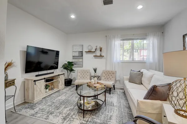 $3,900 | 525 Bayfront Drive, Boynton Beach, FL 33435