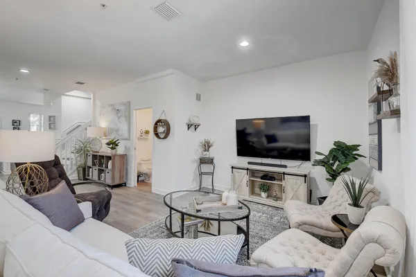 $3,900 | 525 Bayfront Drive, Boynton Beach, FL 33435