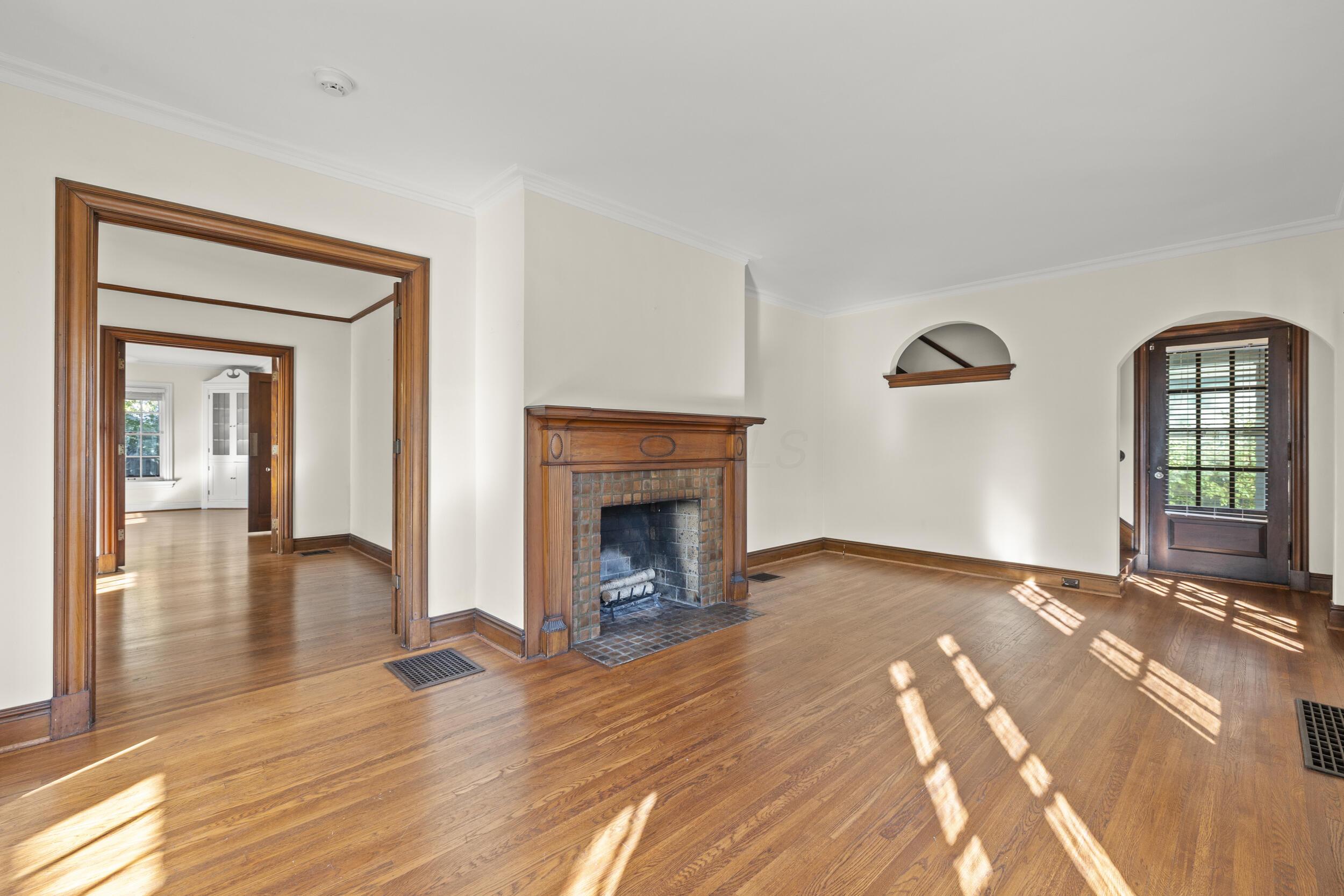 1955 Coventry Road Columbus, OH 43212 - Photo 10 of 46 15_living room 04