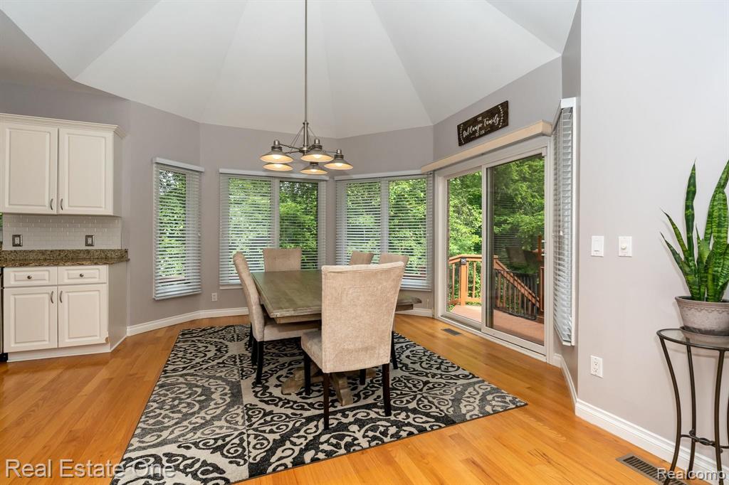 200 Kalhaven Road Rochester Hills, MI 48307 - Photo 16 of 39