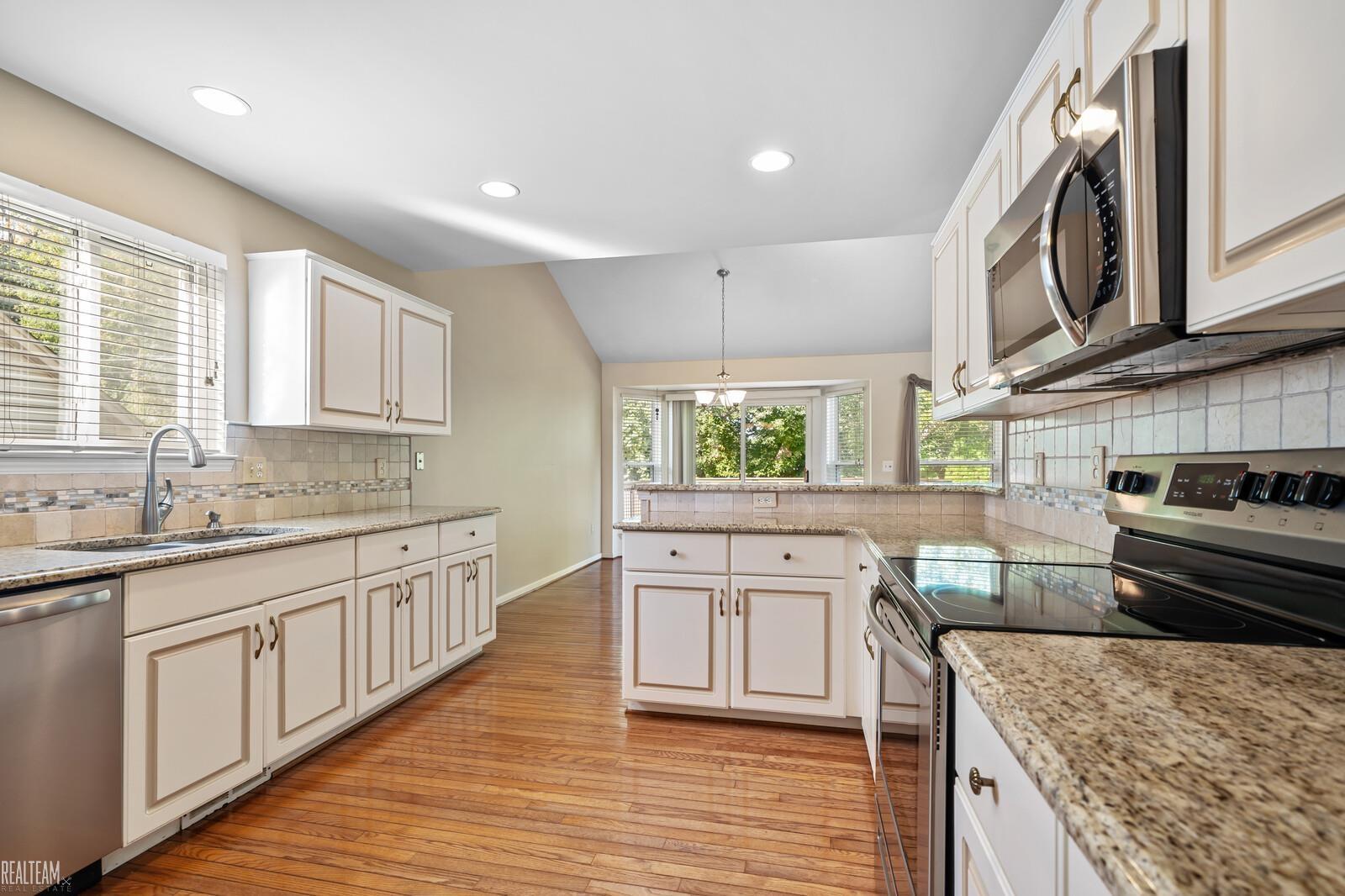 1152 Churchill Circle Rochester, MI 48307 - Photo 15 of 35 50160376-57E32EB6-BB8D-4D29-86CB-1066D4167CC3.JPG