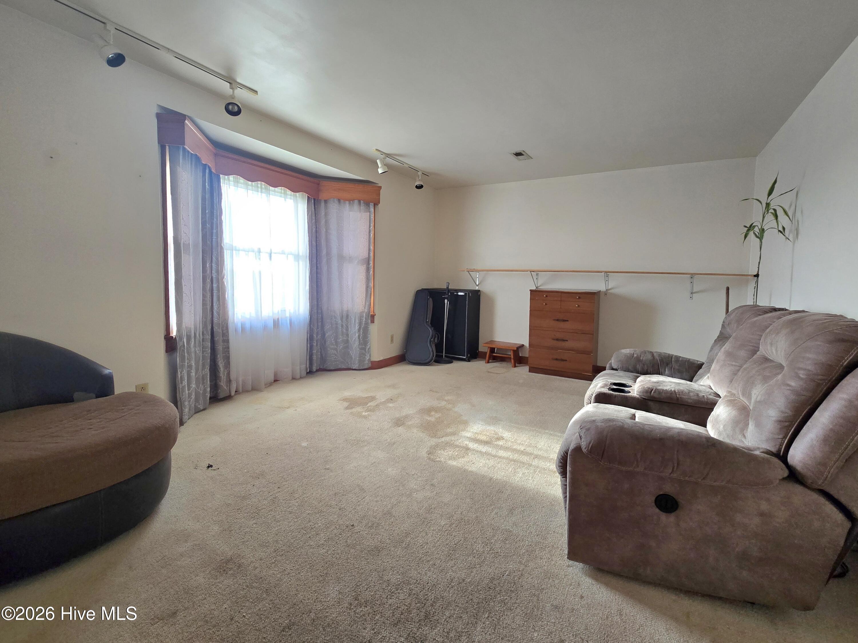 1587 Salem Church Road Elizabeth City, NC 27909 - Photo 4 of 14 Living Room