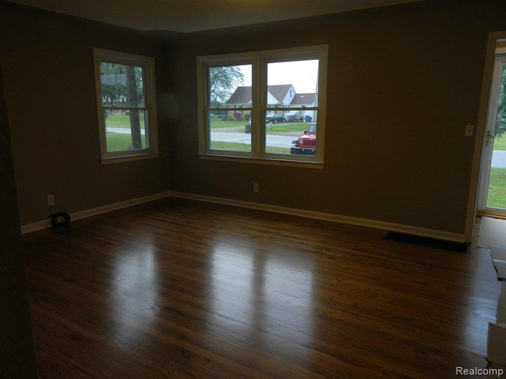LIVING ROOM 2.jpg