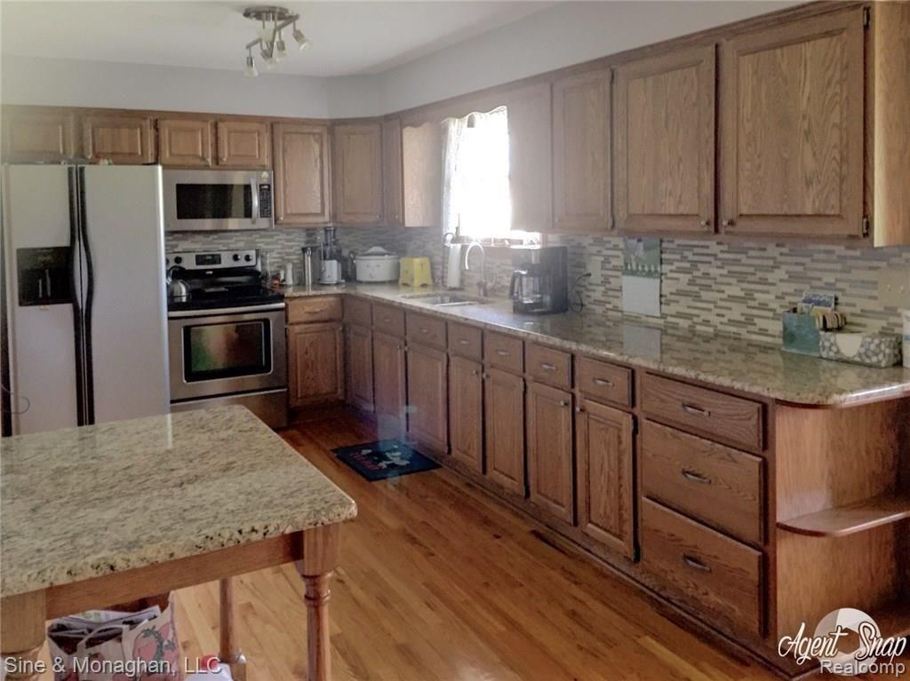 10479 Carroll Road Columbus, MI 48063 - Photo 10 of 52 Great space in the kitchen