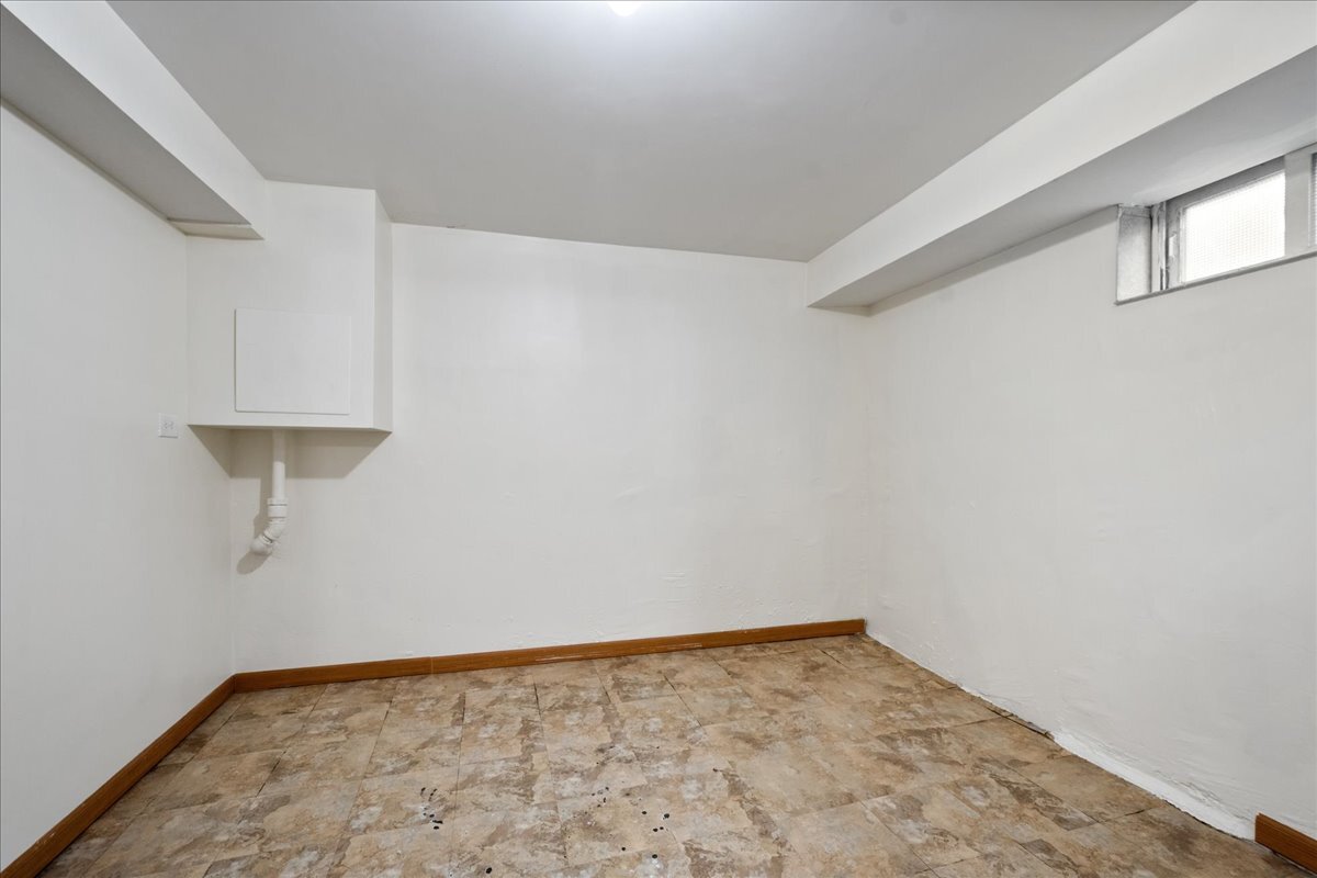 6707 North Whipple Street Chicago, IL 60645 - Photo 15 of 24